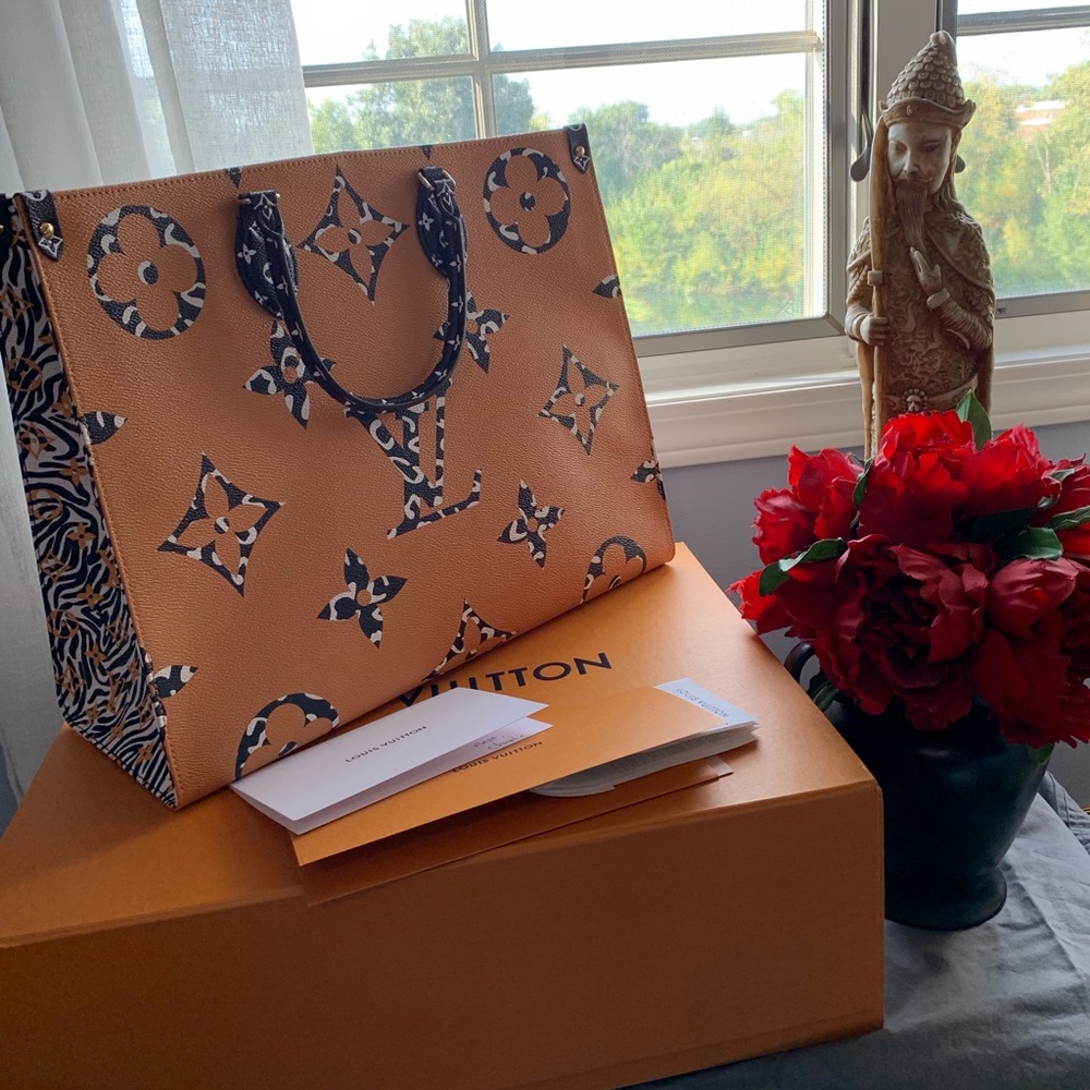 New Louis Vuitton ONTHEGO Tote - Picture 3 of 8